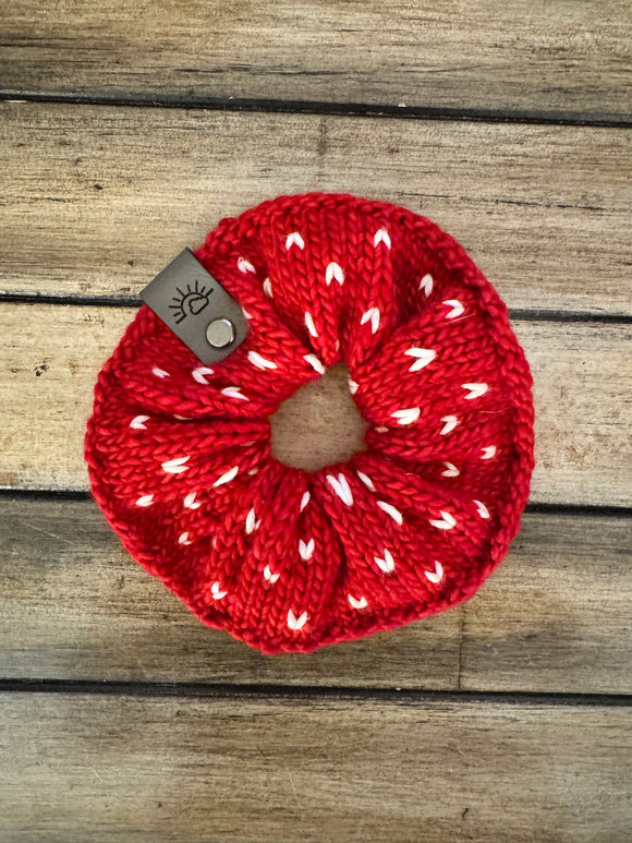 Knit Scrunchie (Ravelry Red and Ivory)