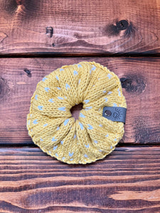 Knit Scrunchie (Chalk Yellow with White Hearts)